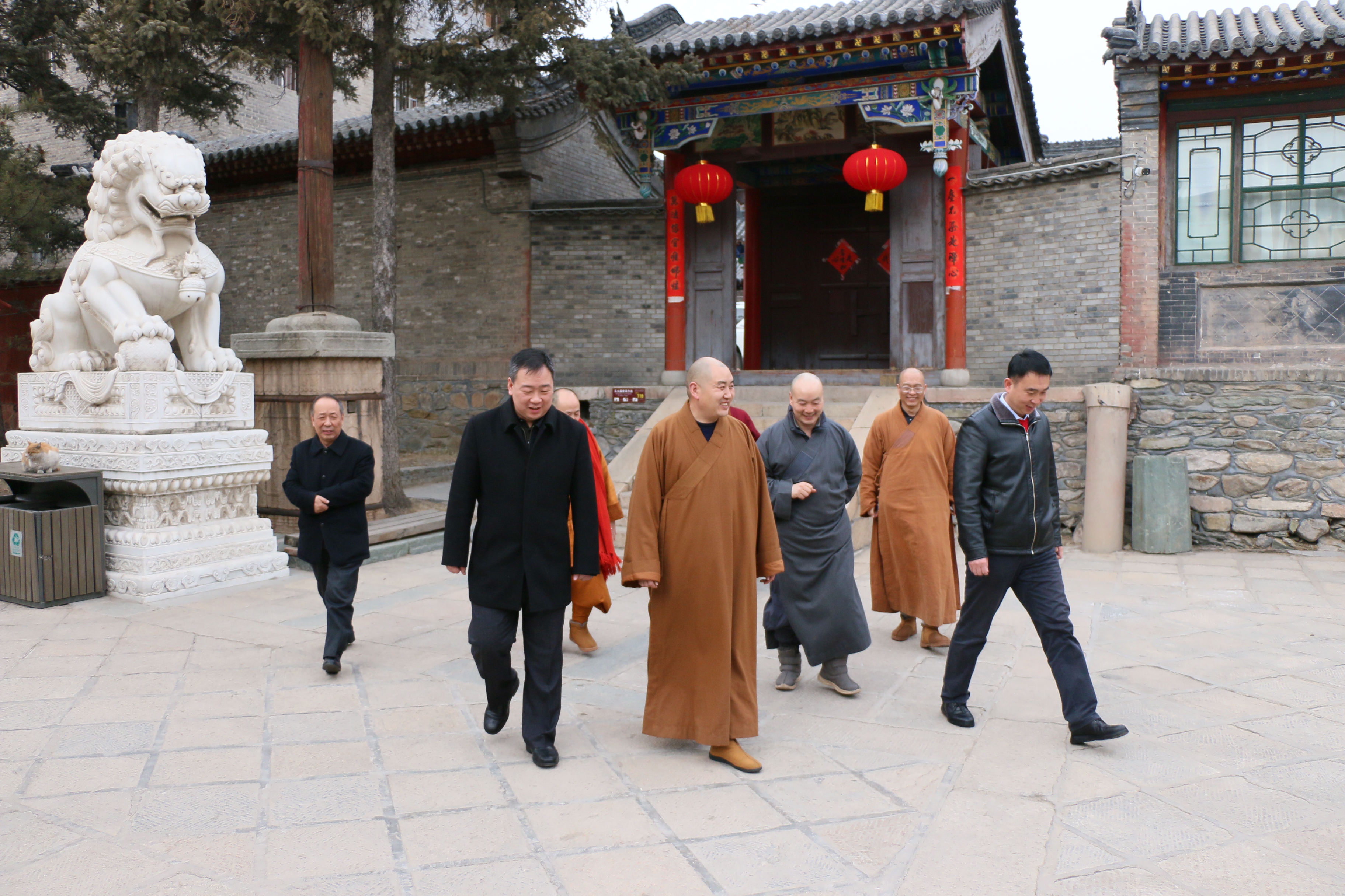 五台山管委会与佛协领导春节前看望慰问老法师