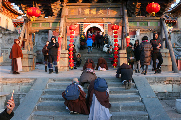 释迦牟尼佛出家日，五台山各大寺院举行纪念法会