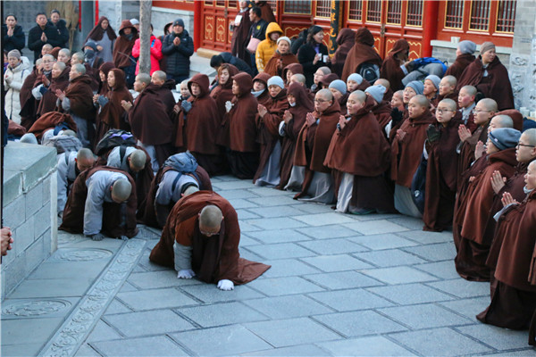 释迦牟尼佛出家日，五台山各大寺院举行纪念法会